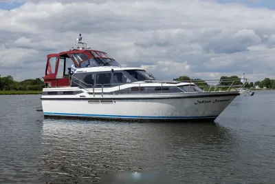 motorjacht op rustig water
