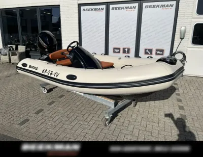 RIB op trailer voor winkelpand