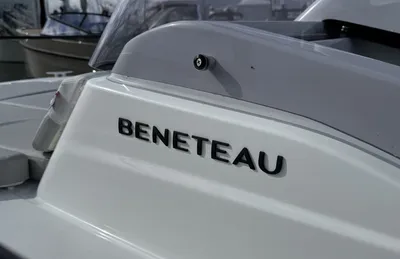 Detail van bootromp en opstaand paneel