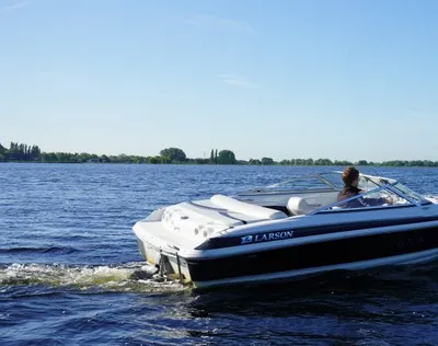 speedboot op het water