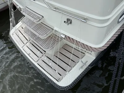 achterplatform en trap van een jacht
