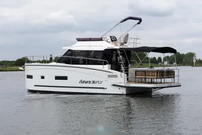 motorjacht op rustig water