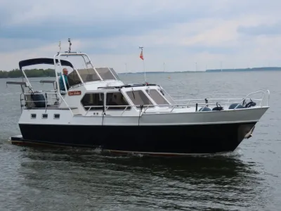 motorjacht op kalm water