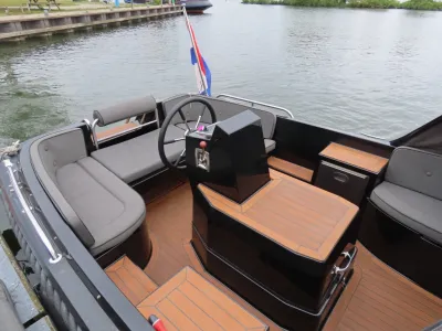 cockpit van tender met teakdek