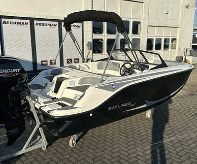 boot op trailer voor winkelpand