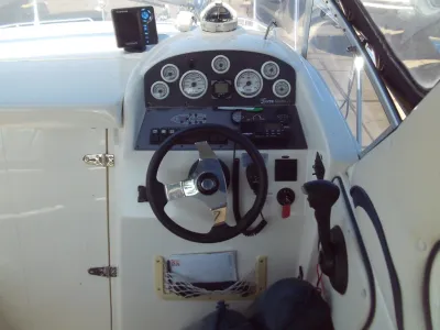 stuurstand en dashboard van een boot