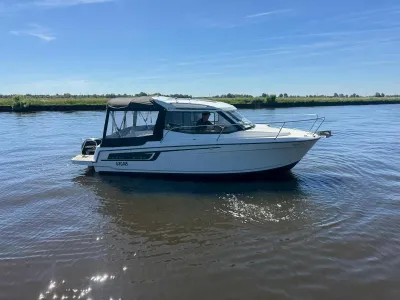 kajuitboot op water