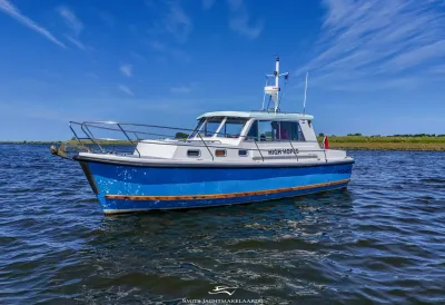 motorjacht op rustig water