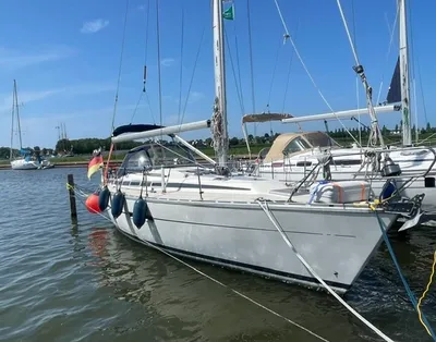 zeiljacht aangemeerd in haven