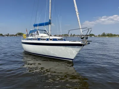 zeiljacht op rustig water