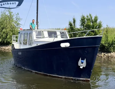kotter op water met bemanning