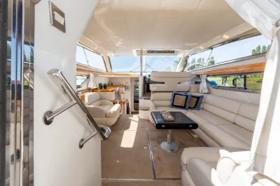 interieur salon van motorjacht