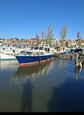 boot in een jachthaven