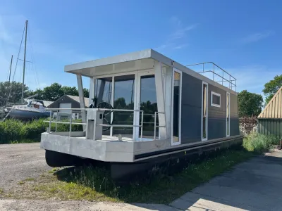 woonboot op de werf