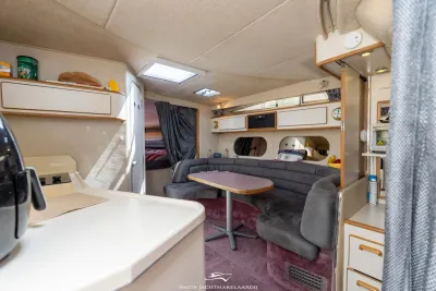 interieur salon en kombuis van jacht