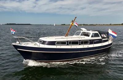 motorjacht op open water