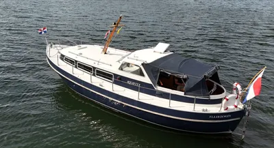 motorjacht in open water