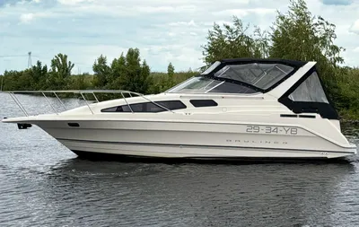 motorjacht op rustig water