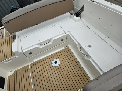 kuip en dek met teak-look en opbergvakken