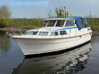 motorboot aan het water