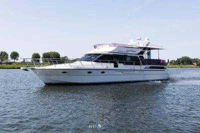 motorjacht op binnenwater