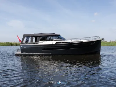 motorjacht op rustig water