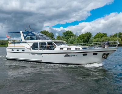 motorjacht op open water