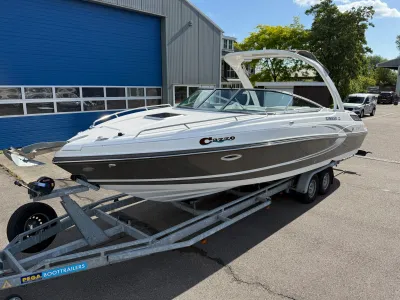 motorboot op trailer buiten