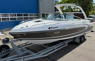 motorboot op trailer buiten