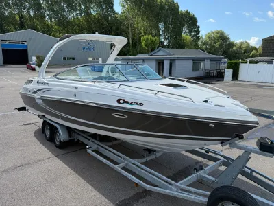 boot op trailer bij bedrijfsterrein