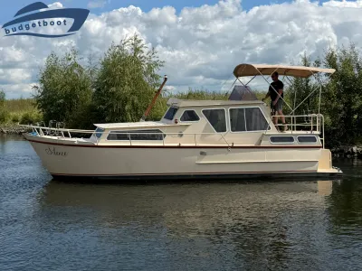 motorjacht op het water