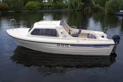 motorboot op rustig water