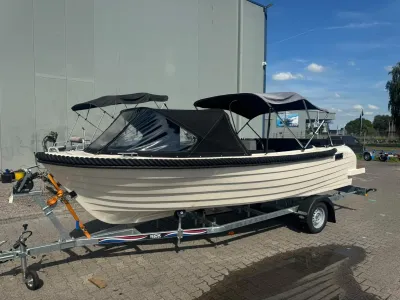 tender op trailer bij loods