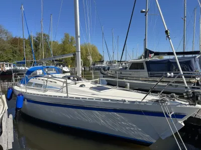 zeiljacht in jachthaven