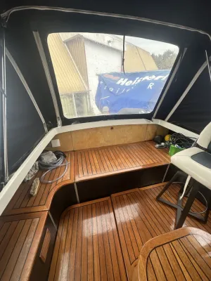 kuip met houten dek en luifel