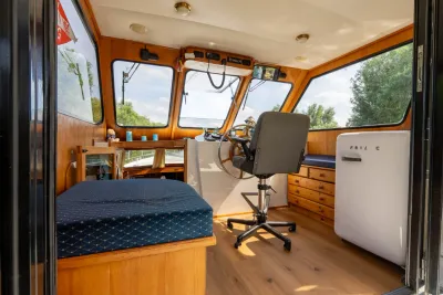 interieur stuurhut van motorjacht