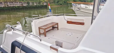 achterdek en cockpit van motorjacht
