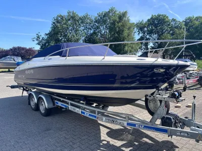 boot op trailer op parkeerplaats