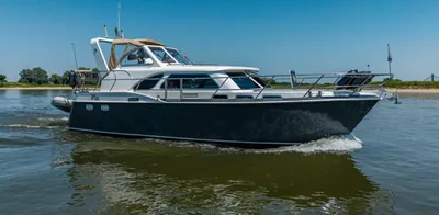 motorjacht op rustig water