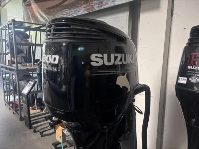 buitenboordmotor in magazijn