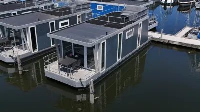 woonboot in jachthaven bij Naarden