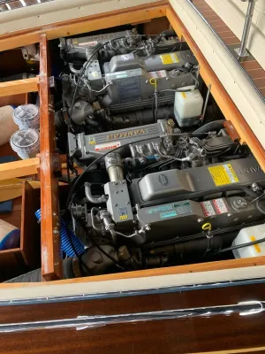 motorcompartiment met dubbele motor