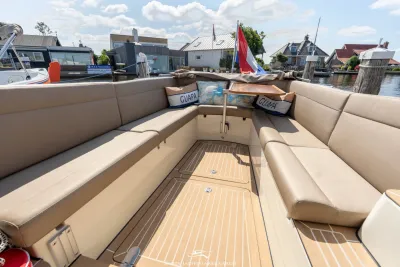 kuip en zitbank van cabinsloep
