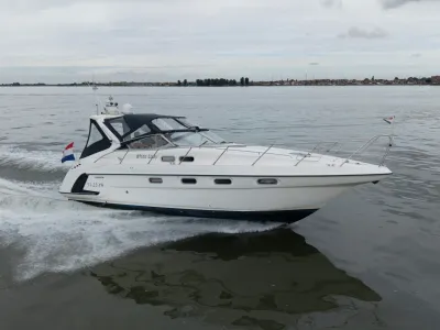 motorjacht op open water