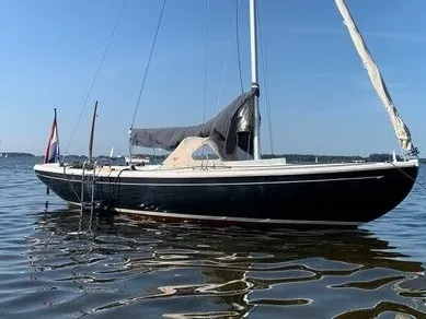 zeilboot op rustig water