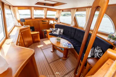 interieur salon van motorjacht