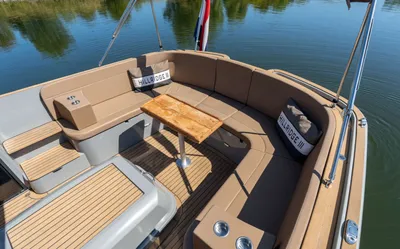 kuip en zitgedeelte van boot