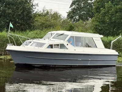 motorjacht op rustig water