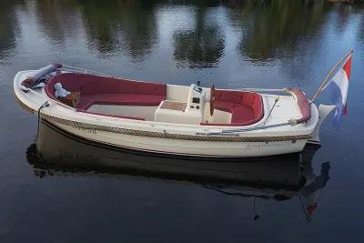 sloep op rustig water