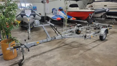 boottrailer in binnenruimte